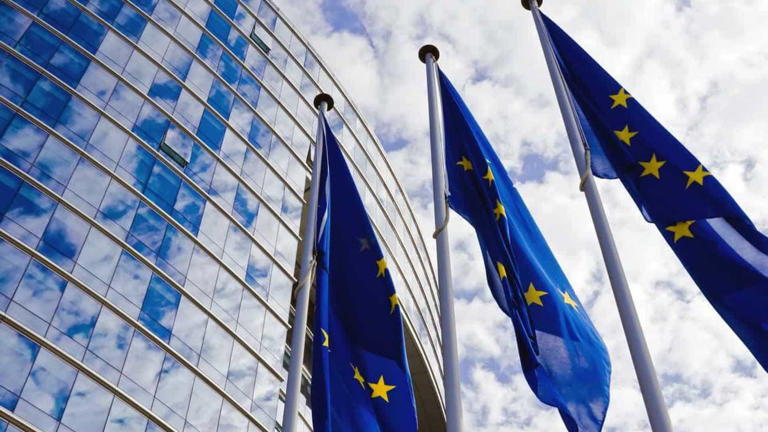 A União Europeia (UE) pediu hoje "contenção" às partes em combate em Gaza e apelou a Israel para que a sua resposta aos ataques lançados pela Jihad Islâmica da Palestina (PIJ) não provoquem uma escalada do conflito.