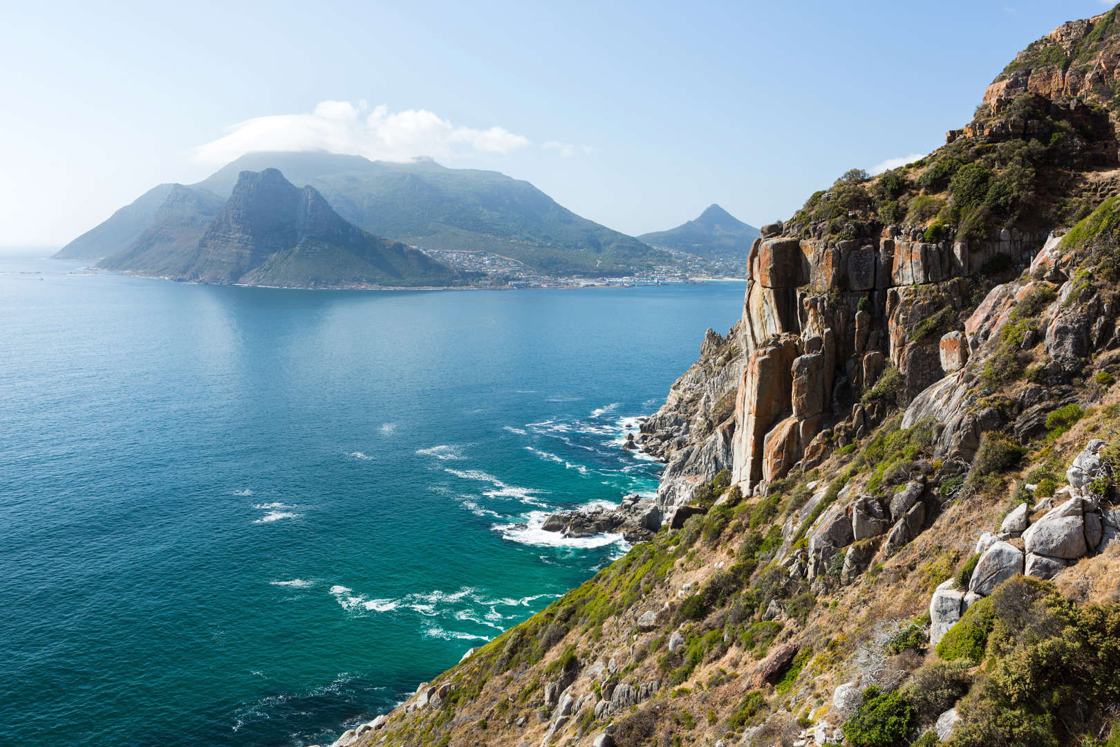 إطلالة على تشابمانس بيك درايف بالقرب من كيب تاون، جنوب إفريقيا - Olena Granko/Shutterstock الشريحة 3 من 41: View on Chapman's Peak Drive near Cape Town, South Africa