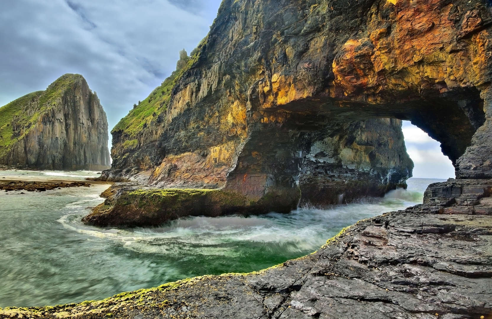 هول إن ذا وول، ويسترن كيب، جنوب إفريقيا - Vincent van Oosten/Shutterstock الشريحة 6 من 41: Hole in the wall, Eastern Cape, South Africa