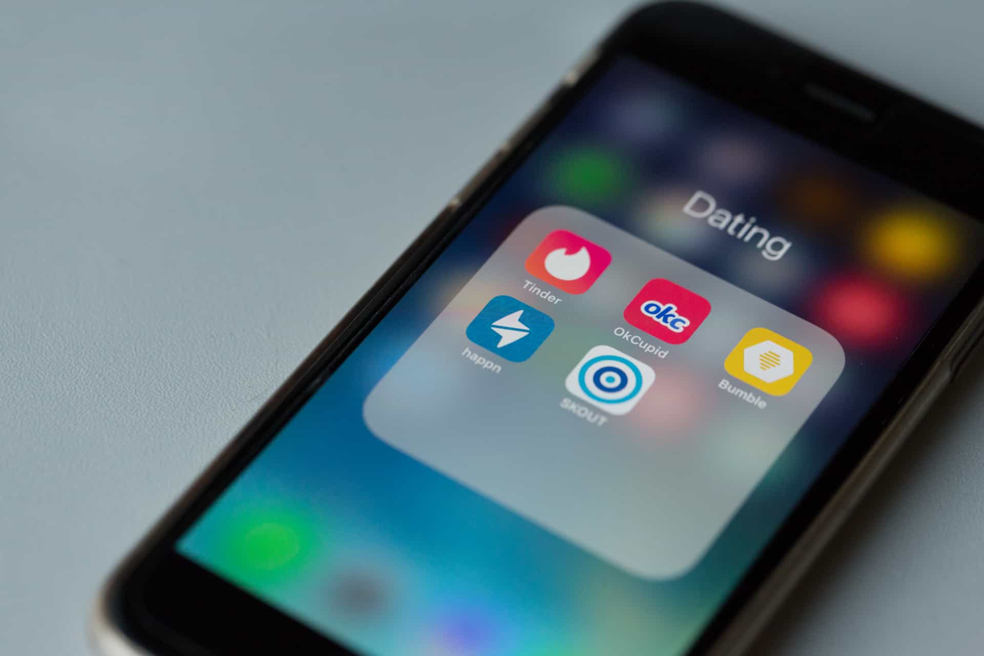 Diapositiva 25 de 45: Sí, puedes ayudar a los demás a encontrar el amor en la red gestionando sus perfiles en las aplicaciones de citas.