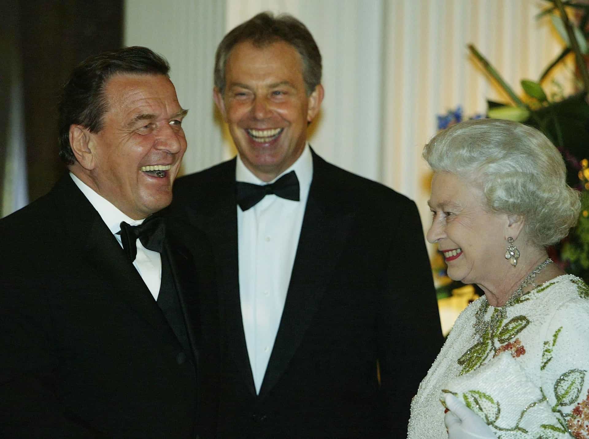 Mit dem damaligen deutschen Kanzler Gerhard Schröder und Premierminister Tony Blair im Jahr 2005.