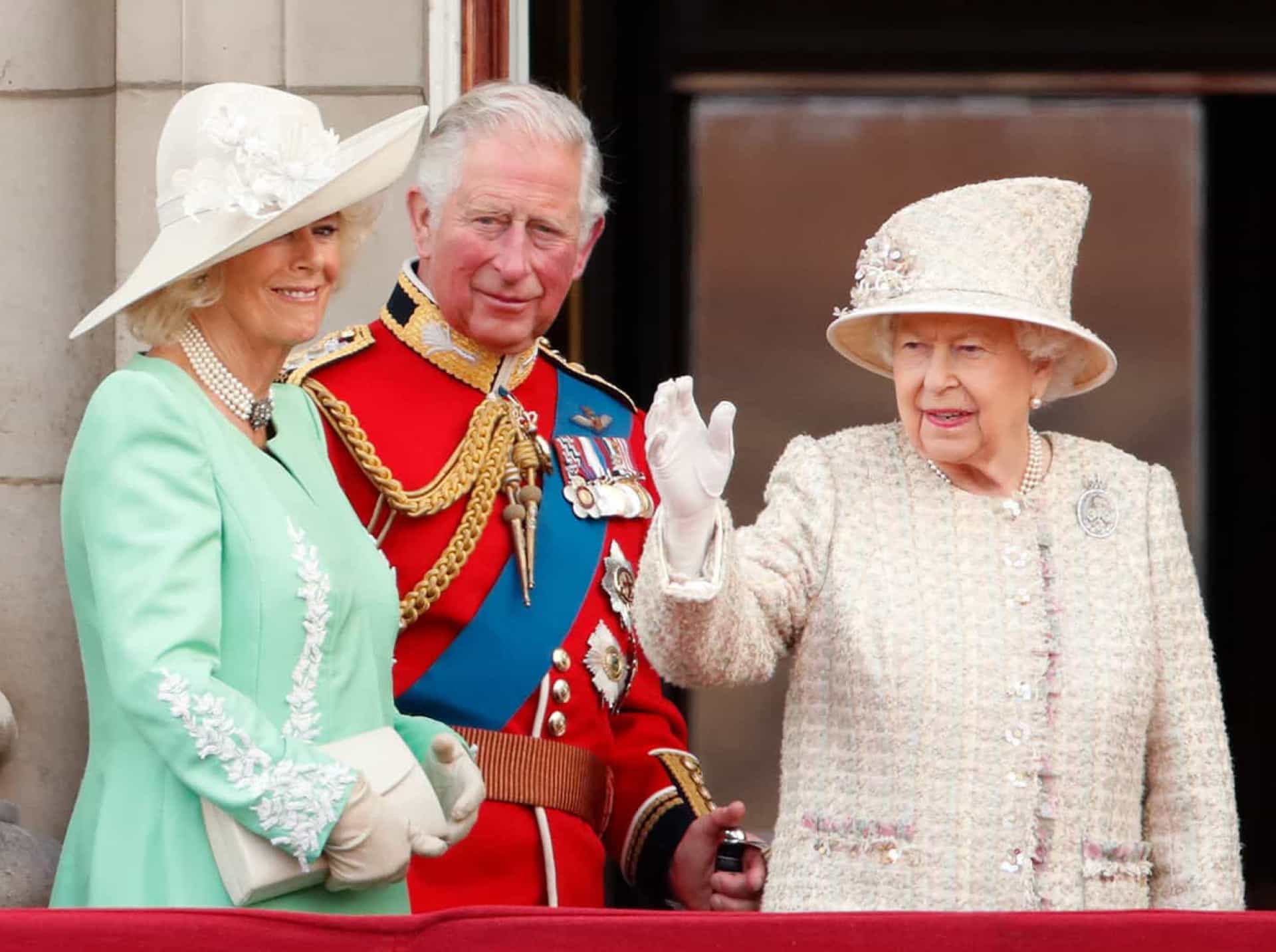 <p>Zusammen mit Charles und Camilla verfolgt sie 2019 die Zeremonie "Trooping the Colour" vom Balkon des Buckingham-Palastes aus.</p>