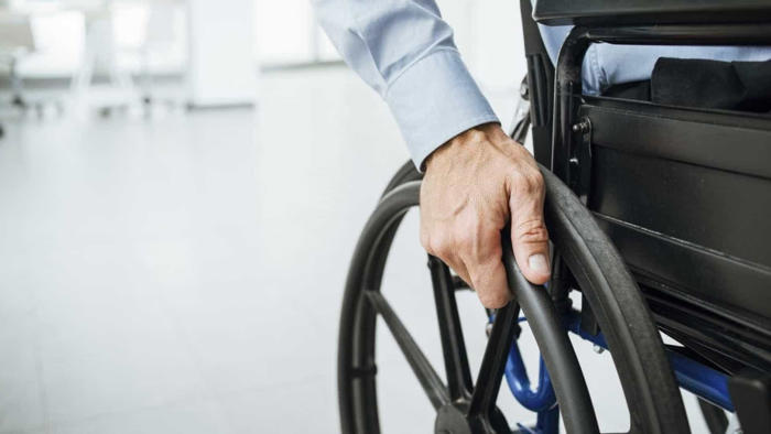 cuidador mata idoso em cadeira de rodas durante 