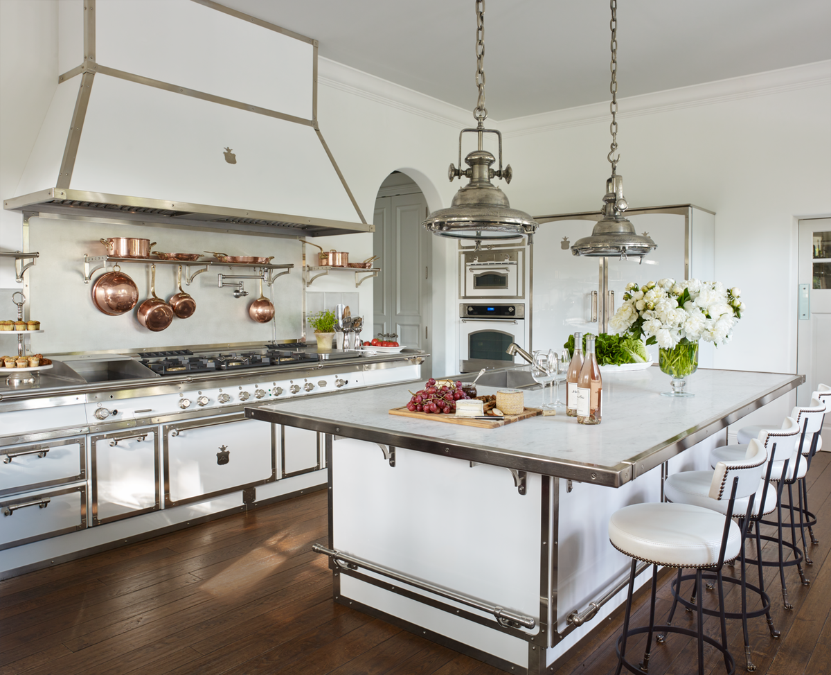 <p>This <a href="https://www.veranda.com/decorating-ideas/g25422813/0082-0093-original-thinking-january-2019/">Palm Beach kitchen</a> by designer <a href="http://susanzisesgreen.com/">Susan Zises Green</a> is fully outfitted by <a href="https://www.officinegullo.com/us/">Officine Gullo</a>, from white cabinetry to certain appliances like a pizza oven, which infuses the space with a retro vibe. The barstools are by <a href="https://www.bkantiques.com/">BK Antiques</a>.</p>