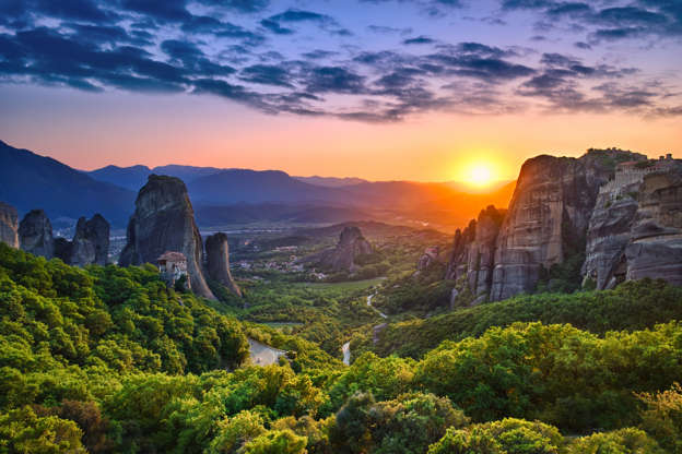 Slide 6 de 65: Photo of the panoramic view of the meteora valley at sunset