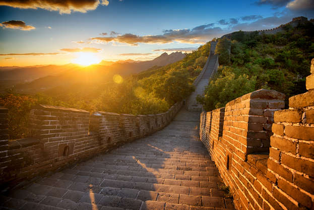 Slide 10 de 65: Sunset over the Great Wall of China