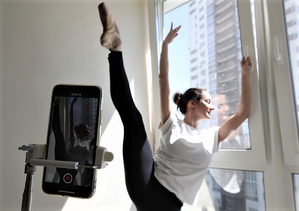 MINSK, BELARUS - MAY 15, 2020: National Academic Bolshoi Opera and Ballet Theater of the Republic of Belarus principal ballerina Ekaterina Oleynik training at home. The National Academic Bolshoi Opera and Ballet Theater is closed, all performances were postponed to the fall amid the ongoing COVID-19 coronavirus pandemic. Natalia Fedosenko/TASS (Photo by Natalia Fedosenko\TASS via Getty Images)