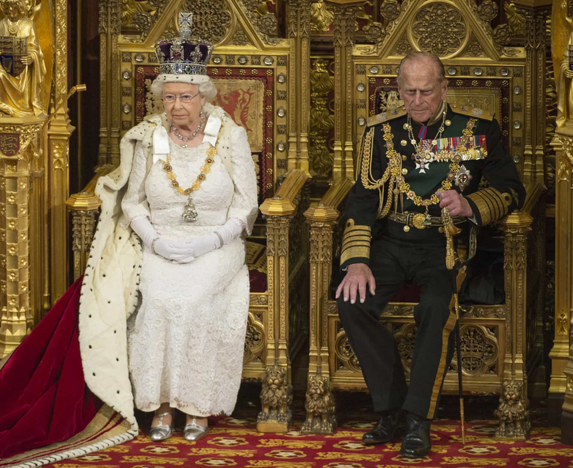 La reina Isabel II y el príncipe Felipe asistieron a la Ceremonia de apertura del Parlamento del Reino Unido en la Cámara de los Lores, en el palacio de Westminster (Londres, Inglaterra).