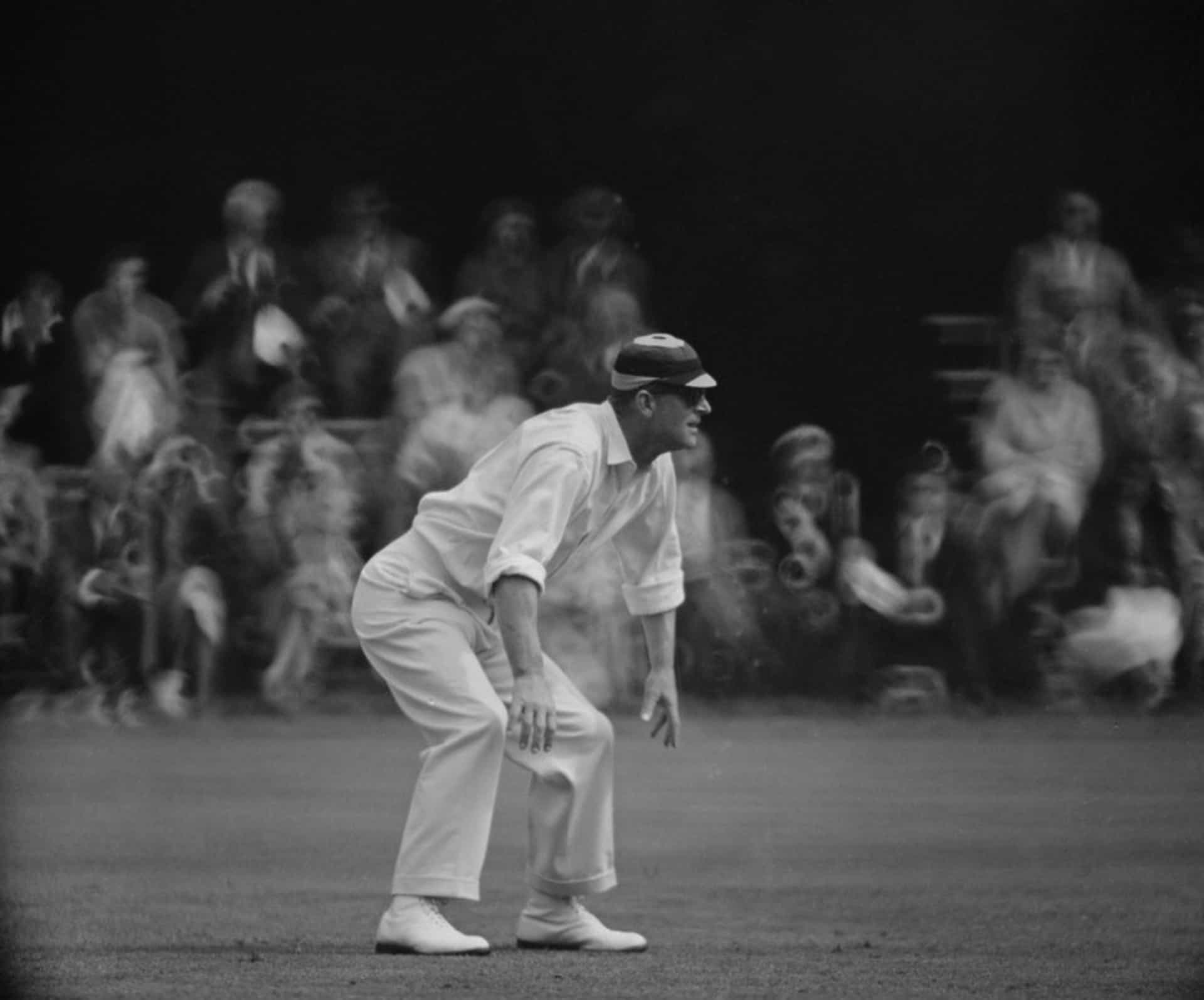 Jugando al cricket en Highclere Castle (Hampshire, Inglaterra), en 1958.