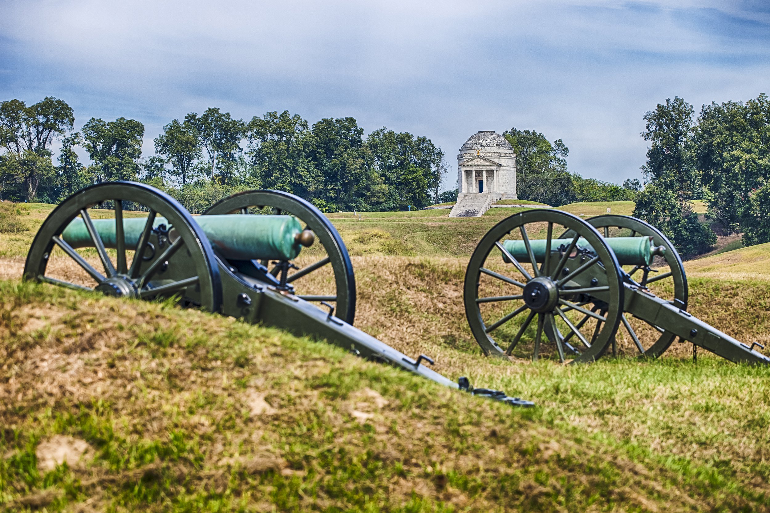 This solemn site is the largest Union cemetery in the nation, the final resting place of more than 17,000 soldiers from the Civil War, Mexican-American War, Spanish-American War, First and Second World Wars, and Korean War. It is part of the Vicksburg National Military Park, centered around one of the most important battles of the Civil War.