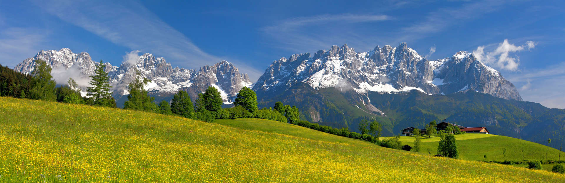 تيرول، النمسا - Ludwig Mallaun / Mauritius Images / Offset الشريحة 7 من 11: Austria, Tyrol, farm close Kitzbuehel, towards Kaiser Mountains.