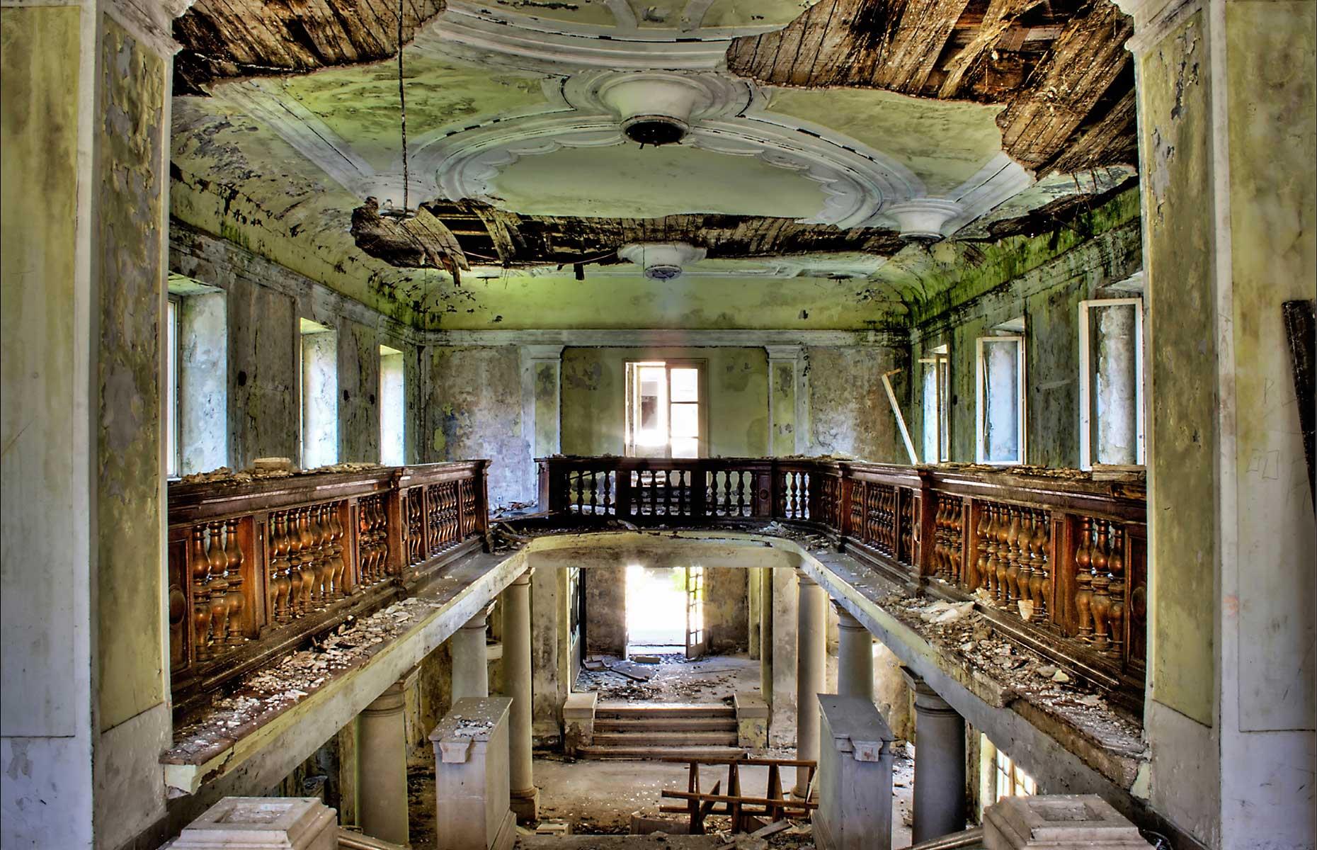 The Worlds Eeriest Abandoned Hotels Resorts And Airports Best Travel Tale 7016