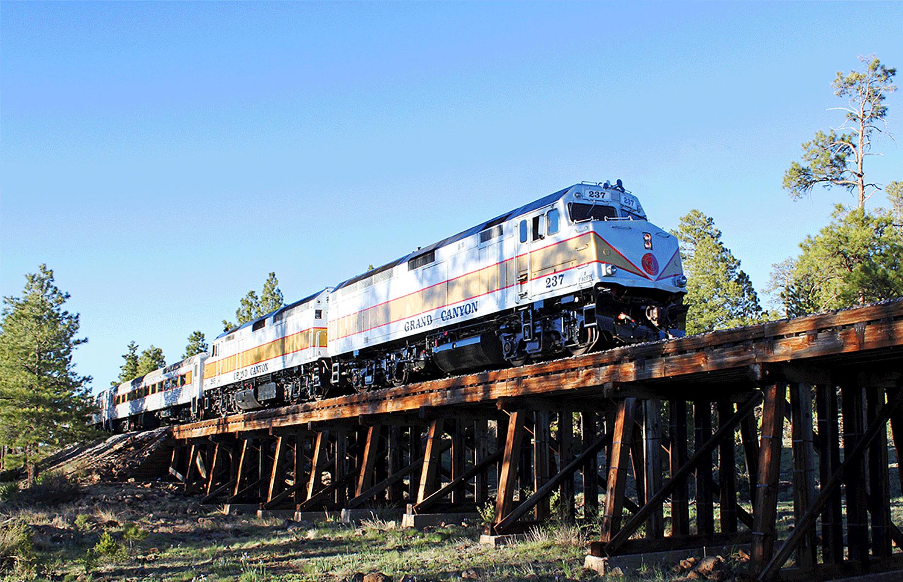 <p><a href="https://www.thetrain.com/lodging/rv-park/">This site</a> touts itself as the "Gateway to the Grand Canyon". A historic railroad even travels from the RV park to the canyon, chugging through desert and prairie, before it reaches the mighty red rocks (guests are required to wear a face covering on the train and are reminded to consult <a href="https://www.nps.gov/grca/index.htm">the NPS website</a> for updates before visiting the canyon). Back at the park, there are full hook-ups and Wi-Fi, but at present the pet resort, pool and firepit are closed. <a href="https://www.thetrain.com/lodging/rv-park/">Check the website</a> for more details before your stay. </p>