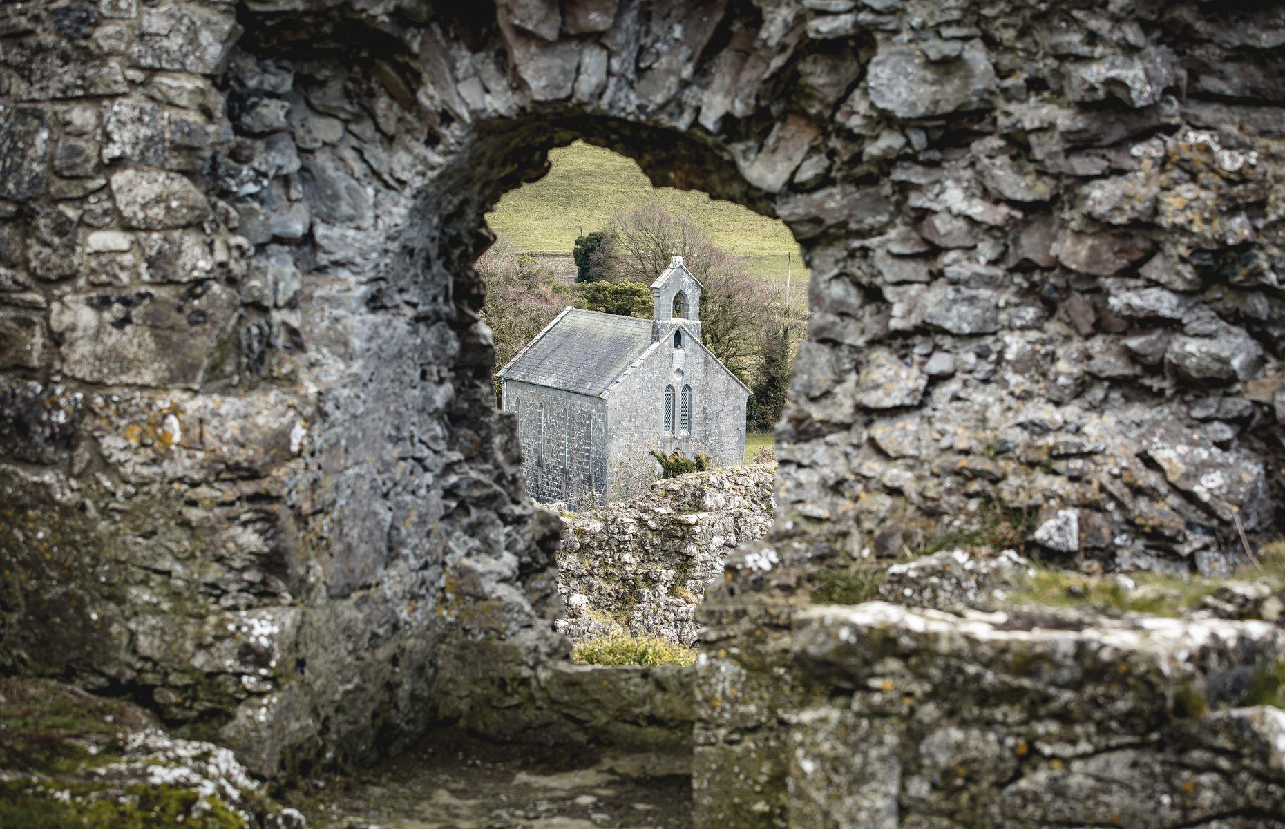 Slide 21 of 29: From 1325 to 1609, Dunamase belonged to the O’Moore family of Laois and later passed to the Earl of Thomond. But the castle's downfall came after an invasion by Cromwell in 1650 and it was never rebuilt. However, you can still get a feel of its former grandeur even today.