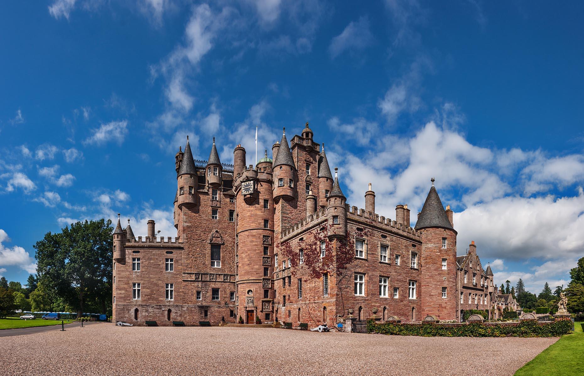 Hast castle. Glamis Castle, Angus. Глэмис Елизавета. Замки Шотландии. Граф Стратмор и Кингхорн владение замок.