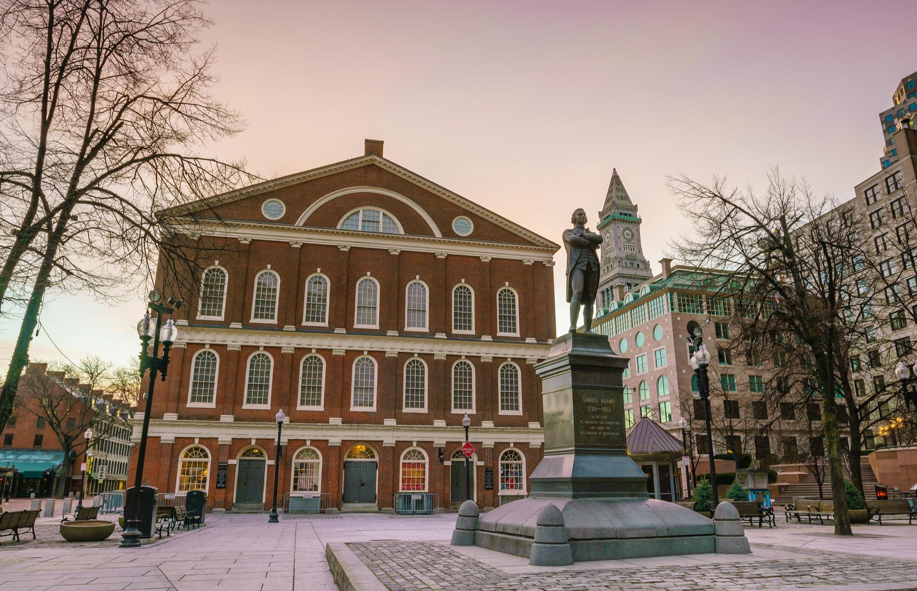 Faneuil Hall has been a meeting hall and marketplace since 1742 and has served as a platform for some of America’s most important historical figures. Founding father Samuel Adams gave a particularly famous and stirring speech about independence here – a statue of him still stands before the building. The hall is a key site along the Freedom Trail, a route connecting some of the city’s most important historical sites, including Boston Common, the oldest public park in the USA.