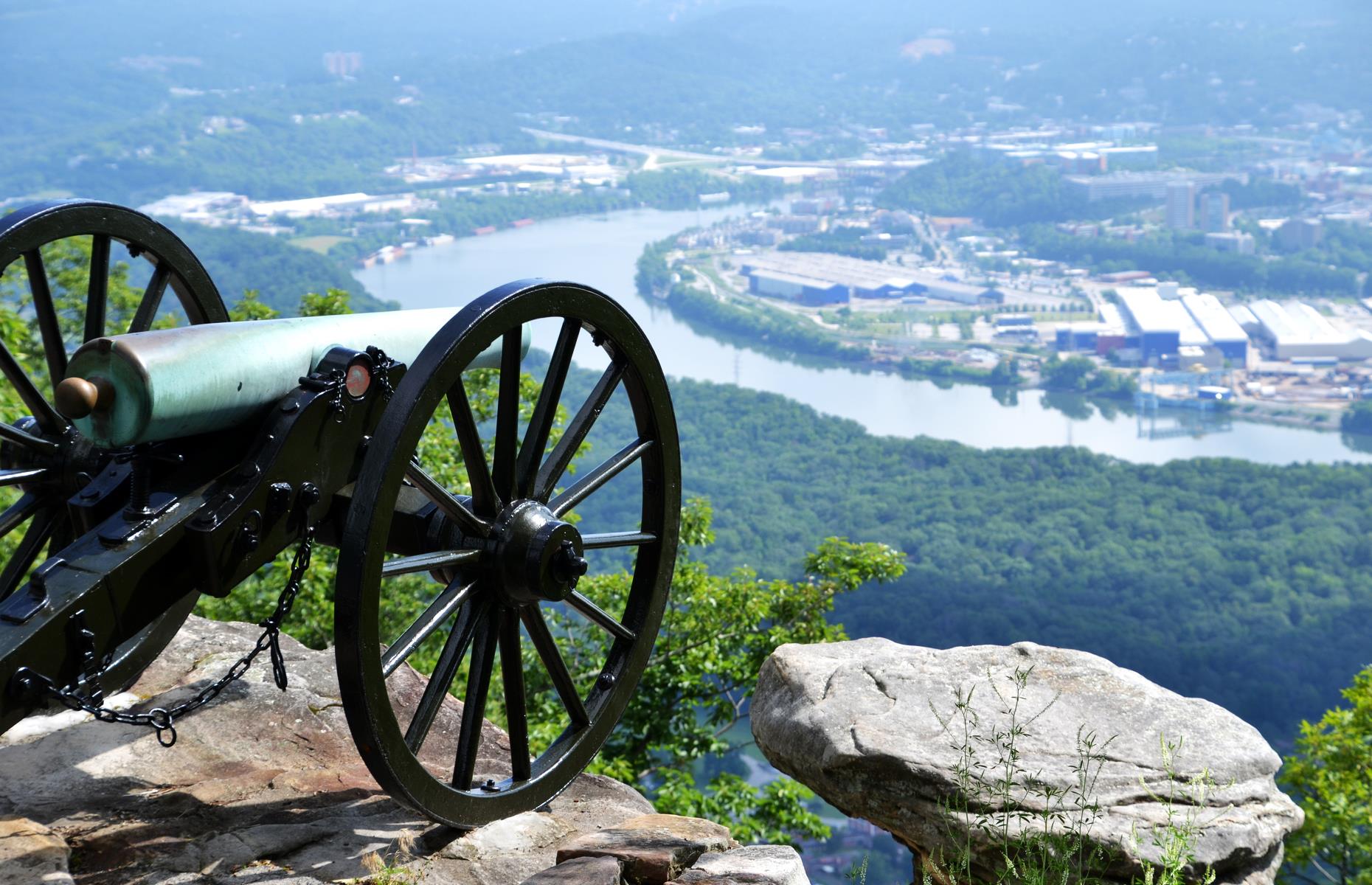 This was the site of several important battles between Confederate and Union soldiers during the Civil War. In 1863, Union troops attempted to, and succeeded in, seizing Chattanooga, a city in eastern Tennessee surrounded by mountains. Today, the battlefields that make up the park have miles of hiking trails and lookout points with expansive views across Chattanooga and the Tennessee river below.
