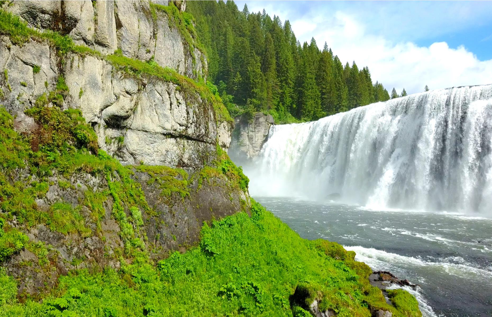 Stunning Waterfalls Around The Us