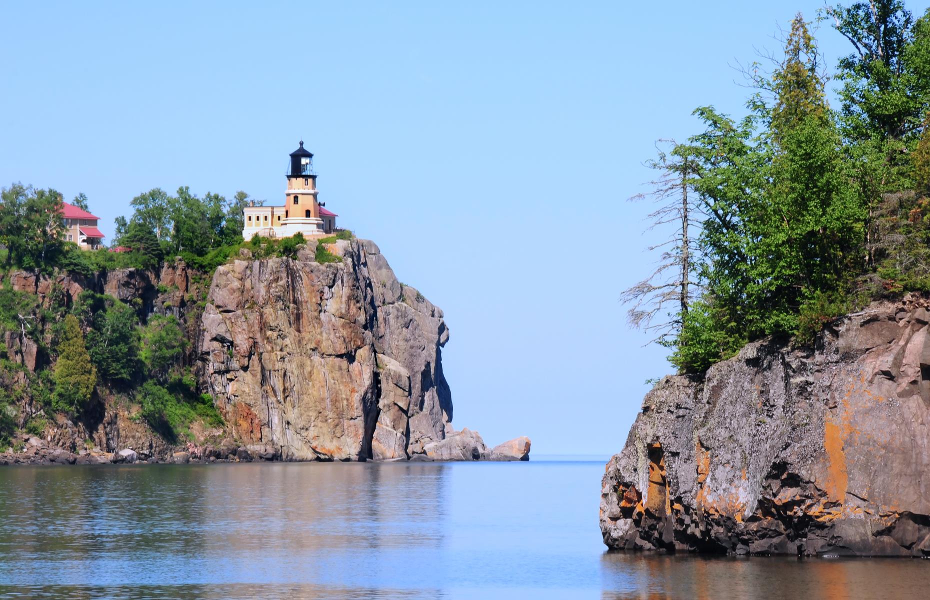 <p>There are scenic spots aplenty along the North Shore, and the Split Rock Lighthouse State Park (pictured) particularly loves the camera. Aside from its majestic cliff-top lighthouse, the park has opportunities for wildlife viewing and around three miles of hiking trails along the lakeshore (<a href="https://www.dnr.state.mn.us/state_parks/park.html?id=spk00266&__cf_chl_captcha_tk__=867b038dc30716fcbb85c05bd98d607dbf68c8cb-1594657405-0-AYKwuuUYMPAaAVRrdkqp5IbRTBr2Mx4K7t4Y6HW-7oq0Jr4idNm0LmZg2kqNMZ2JUBIAyU7dAUvO6zLI0XEc442wie190ap3g4VLMQYI-t-ZVyEPSN91fesT2Q5EWcithCq42xocFvxsGdUXzhWxqlHoh1Tv0-LNEQSzzd-sTyBZJwQ8rn9_h6MMgZs9CxVYxQ9uCafNSleHUIGB5C2u7lYlBYLy3msp5Vn8QBNLcg9WxyshEu8xaPLrpnZc58U2iucaOWTjJ0-h-Lq7SpUBCBHhD06HbdiEF4r2z0CaFRTJA3uOedFxHZ_YwxGtStRv5kP4xvXb4_PhqwuvPQOnaNH5l7peeez-Oa6m5pU91MP2gupb4F1C5QRNRJD-l7DDaRk3cV_9iIEqm4EsKx_urdrPnvI11oedzvZ_APyuH6SvpFnCnMz1SJVBtjgAWnY6P-UjA-UAqTCsAq_g1a42NsVUmiUDJOLWJaPgeDnzVSiyhoDak6jC5YZqYRuXgIIvNWUoEu_Acb9yuvxJMQ2pvWVRUYhZuJGtoozhIJHYNfkH6DEoUXXLPR9WHlFeJZ9CBmfm9wxfCSk3TQNYGPnRVn0#homepage">check current park protocols here</a>). There are typically plenty of great places to overnight in the Grand Marais area, but be sure to do your research before you travel. </p>