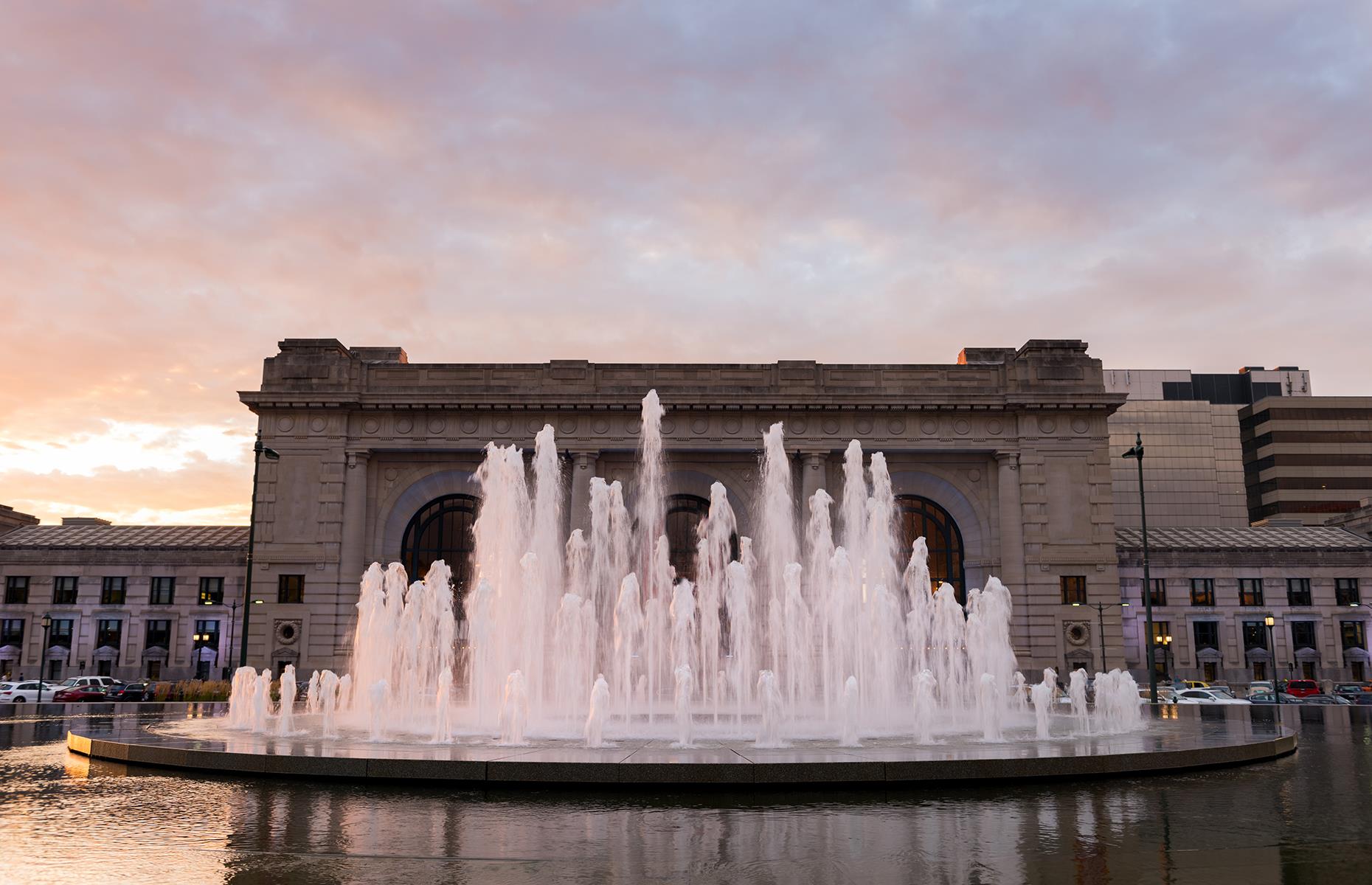 <p>Did you know that Kansas City is also known as The City of Fountains? With more than 200 fountains, the city definitely isn't short on watery landmarks. This <a href="https://earth.google.com/web/@39.0668847,-94.5732779,301.20842741a,64074.2946844d,35y,0h,9.22313064t,0r/data=CjASLhIgYjEwNzY2NTkyMGViMTFlOThiYTBiOTE4OTJiY2Y0MDQiCnZveV9zcGxhc2g">virtual tour</a> features seven of those, including the grand Henry Wollman Bloch Fountain, designed by the same people who created the iconic Bellagio fountains in Las Vegas, and the playful Children's Fountain. Discover <a href="https://www.loveexploring.com/gallerylist/82982/the-worlds-most-spectacular-water-displays">the world's most spectacular water displays</a>.</p>