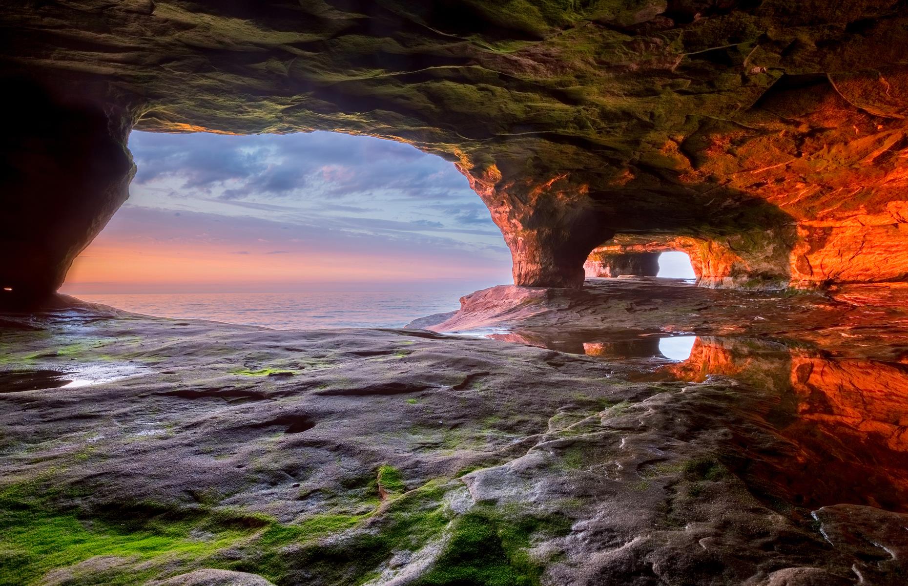 The Pictured Rocks National Lakeshore, with its coves and colorful cliff faces, is among the most beautiful spots in the Midwest. The secluded sea grottos wouldn't look out of place along the Mediterranean, but they've been hollowed out by Lake Superior. The vibrant Pictured Rocks rise some 200 feet (60m) above the lake, colored red, orange, blue and green by the minerals that have seeped into their surface.