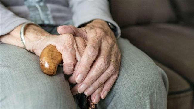長輩生前繳了一輩子國民年金，結果剛滿65歲就過世，遺屬什麼年金都領不到，連喪葬費用都無法請領。（示意圖／PIXABAY）