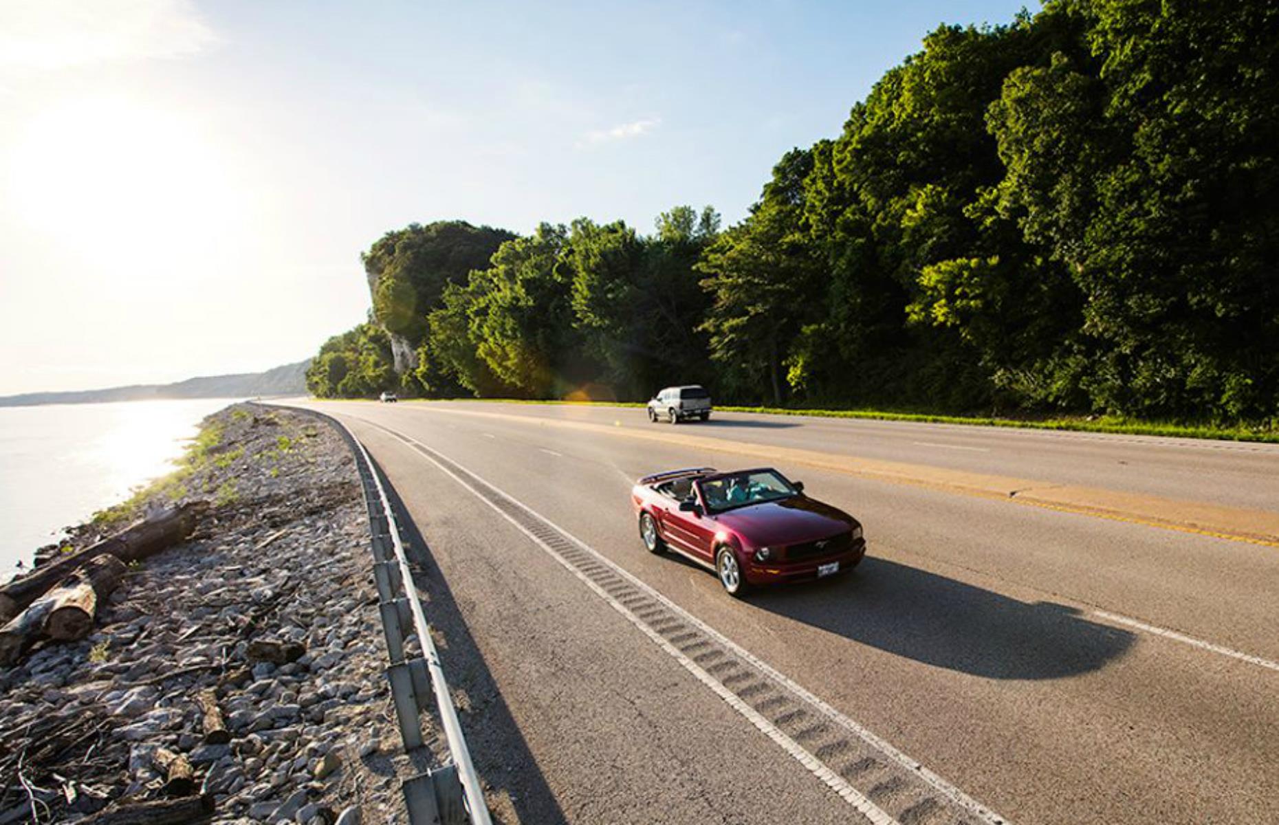 <p>You’d be hard-pressed to find an ugly portion of the Great River Road, a network of highways tracing the wiggles of the mighty Mississippi for more than 2,000 miles (3,219km). But the <a href="http://www.greatriversbyway.com/">Great Rivers National Scenic Byway</a>, covering 33 miles (53km) from Hartford to Grafton, Illinois is one of the most spectacular. Here, you get three waterways for the price of one: this is where the Mississippi, Missouri and Illinois rivers converge.</p>