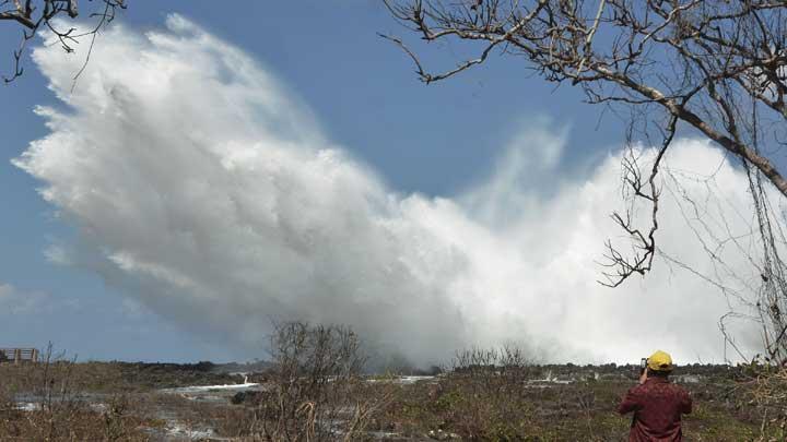 bmkg: waspada gelombang tinggi 4 meter di sejumlah perairan indonesia