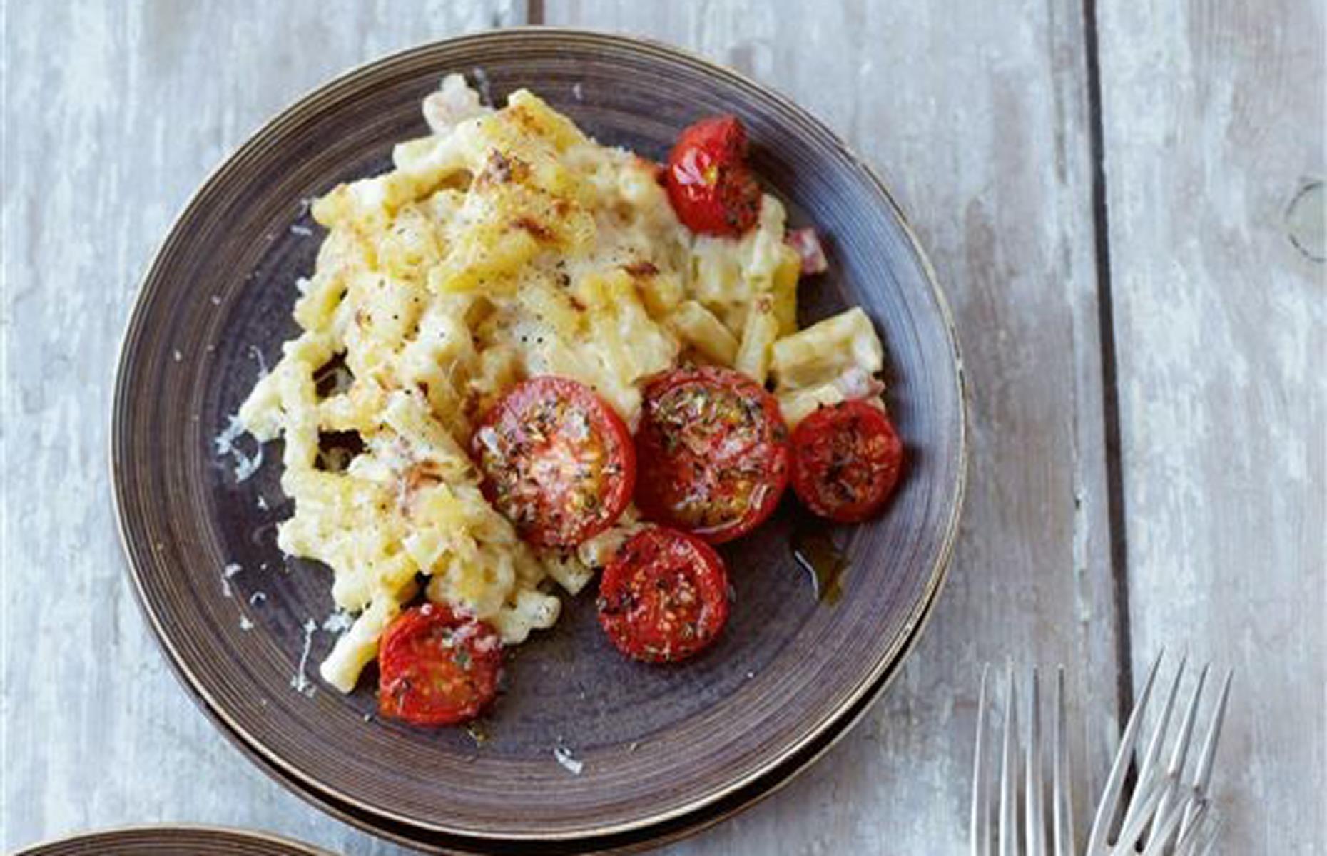 <p>Spiced ground beef, pulled pork or chopped hot dogs are all classic, hearty toppings. For something fresher, try incorporating grilled tomatoes or additions such as chopped scallions, herbs or chili.</p>  <p><a href="https://www.lovefood.com/recipes/60139/deluxe-macaroni-cheese-with-grilled-tomatoes-recipe"><strong>Get the recipe for mac 'n' cheese with grilled tomatoes here</strong></a></p>