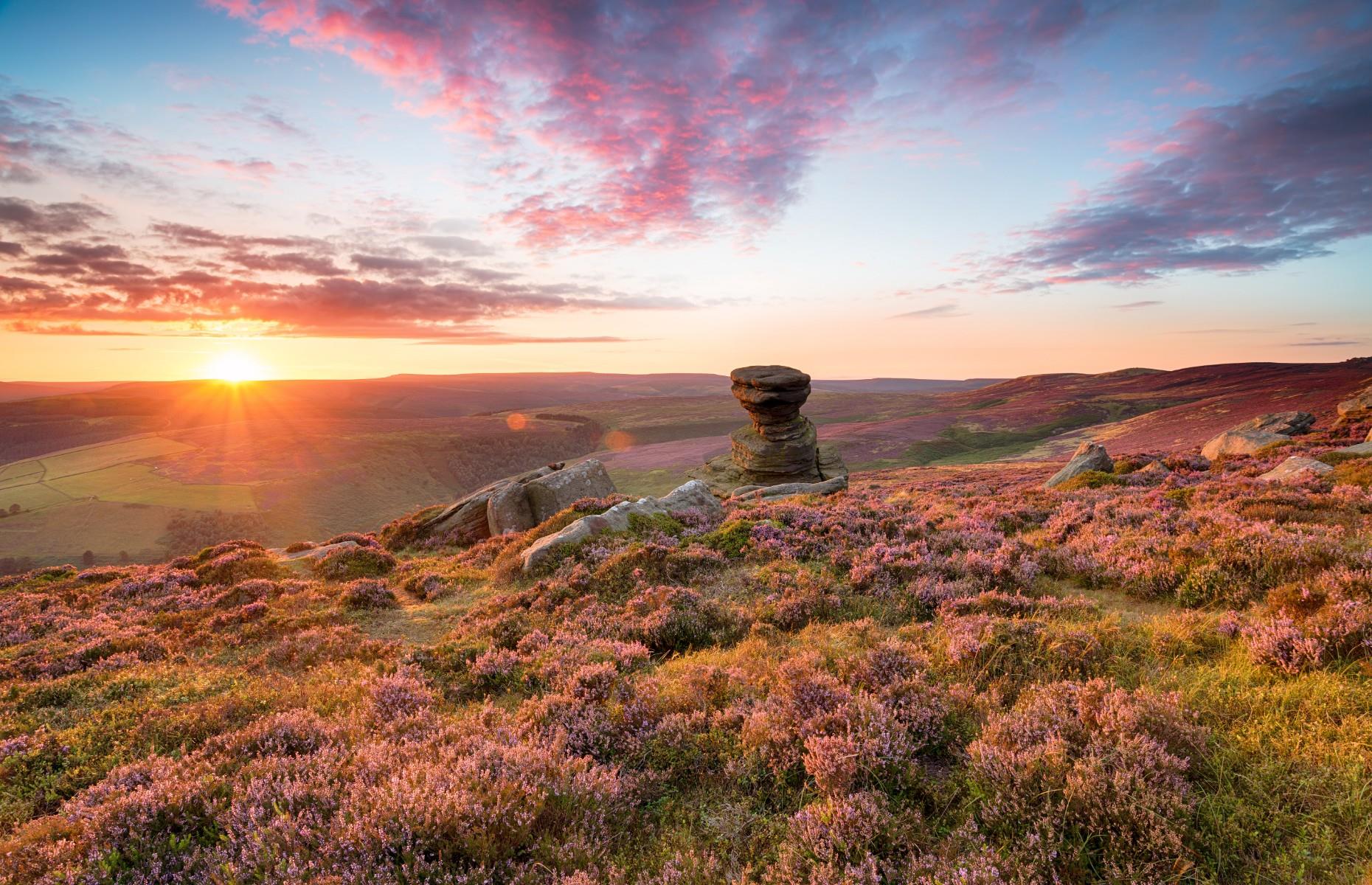 <p>Top sights such as the Salt Cellar rock formation, or the 1,696-foot high (517m) Mam Tor, can be accessed on foot. Elsewhere, activities include a wander around the splendid gardens of Elvaston Castle Country Park, treetop rope courses at Go Ape and, for a boat trip with a difference, the flooded 18th-century lead mine Speedwell Cavern. See more of <a href="https://www.loveexploring.com/gallerylist/74880/the-worlds-most-incredible-caves-caverns">the world's most amazing caves</a>.</p>