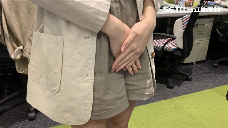 婦產科醫師從女子下體夾出一隻蟑螂。（示意圖／資料照）