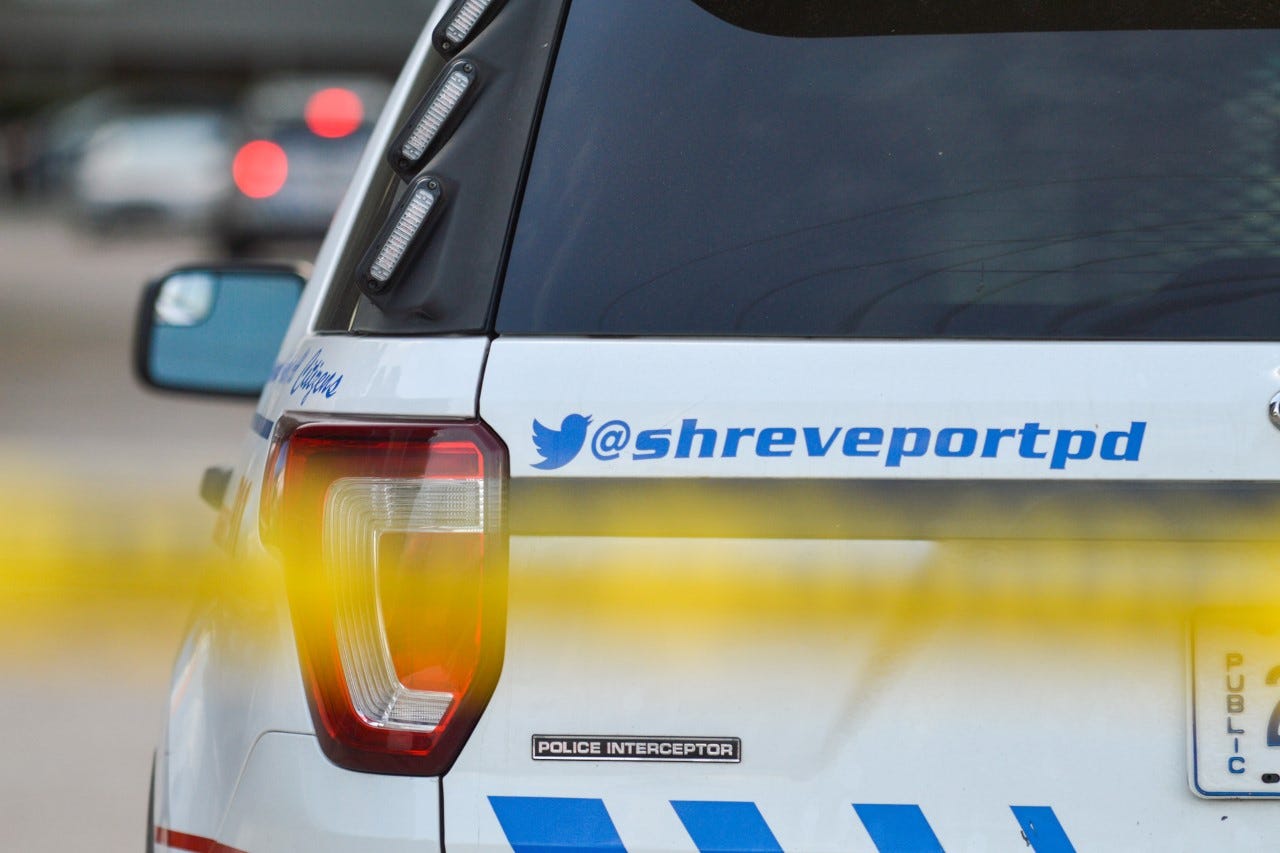 Shreveport police investigate shooting near mall that injured one