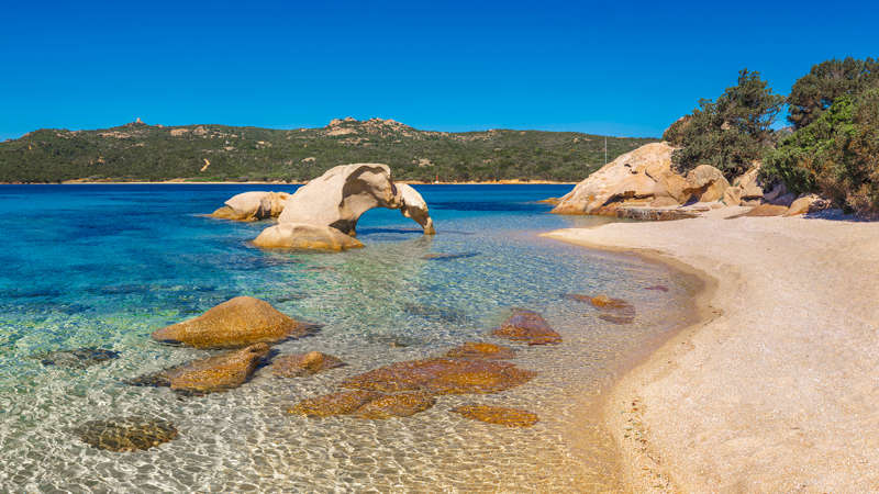 شواطئ فريدة - Olimpio Fantuz/SIME/SOPA Collection/Offset الشريحة 1 من 13: Italy, Sardinia, Olbia-Tempio district, Costa Smeralda, Arzachena, Mediterranean sea, Capriccioli beach, Roccia dell'Elefante