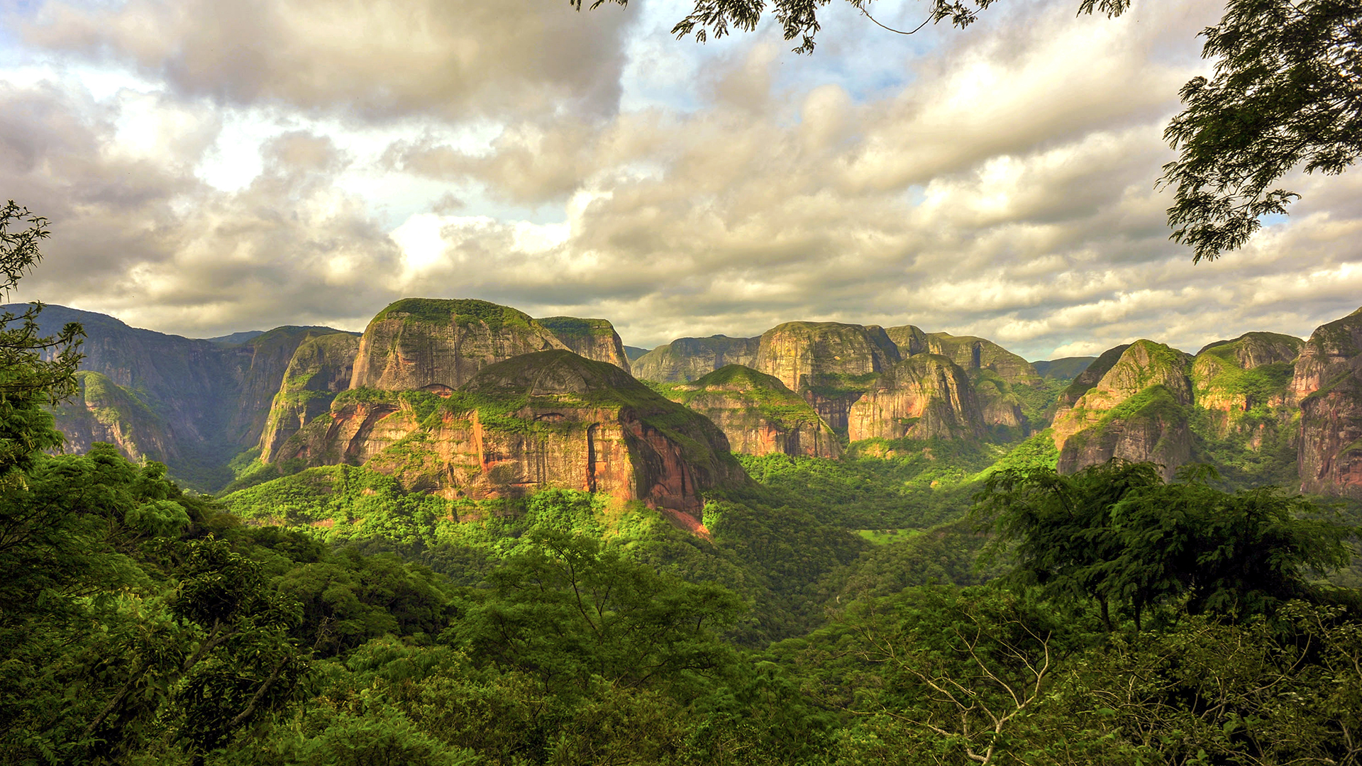 ����� 15 �� 34: Mountains at Amboro National Park, Bolivia