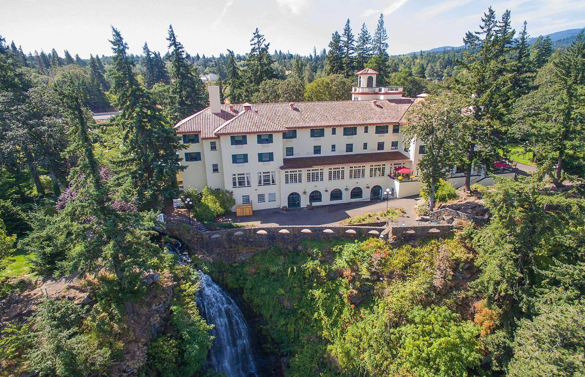<p>Nearly a century old, the <a href="https://www.booking.com/hotel/us/columbia-gorge-hotel.en-gb.html?aid=1280739" rel="nofollow” target=">Columbia Gorge Hotel & Spa</a> undoubtedly benefits from a stunning location and has hosted a fair share of superstar guests, including Burt Reynolds and Shirley Temple as well as US presidents Calvin Coolidge and Franklin D. Roosevelt. It's also haunted – guests have reported seeing a woman in white who is believed to have taken her own life by jumping off a hotel balcony although no proof has been found to suggest this is true. Others say they've witnessed a child either playing or sitting on the ground near the site of a former swimming pool.</p>