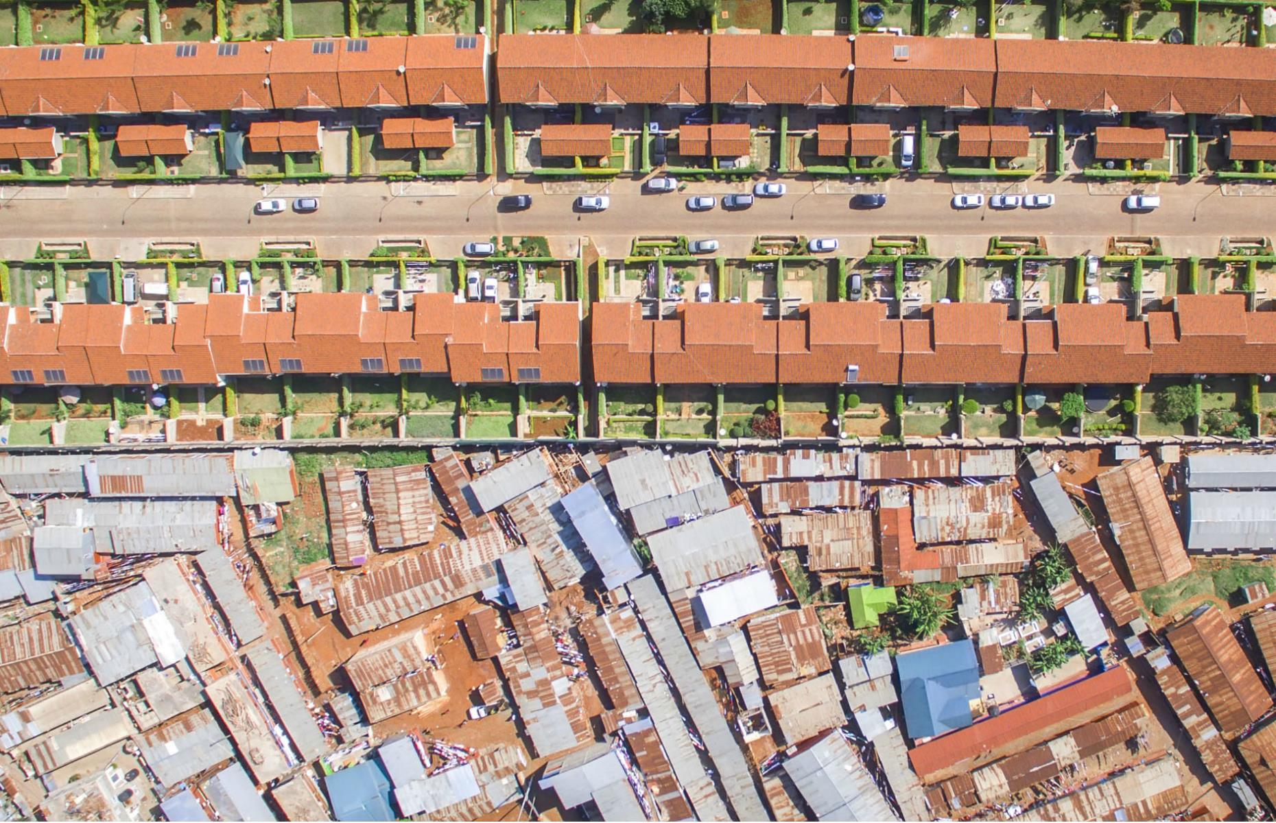 <p>Loresho is home to Nairobi's more affluent citizens, such as government workers and businesspeople. Here the neat and uniform fenced-off gardens of Loresho's rich inhabitants back onto the disordered maze of the slum's homes.</p>