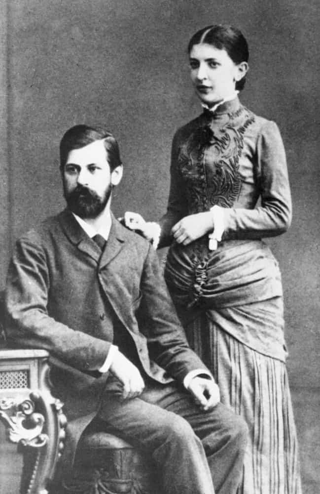 <p>Freud fell in love with Martha Bernays and the couple got engaged after two months. They were married in 1886.</p>