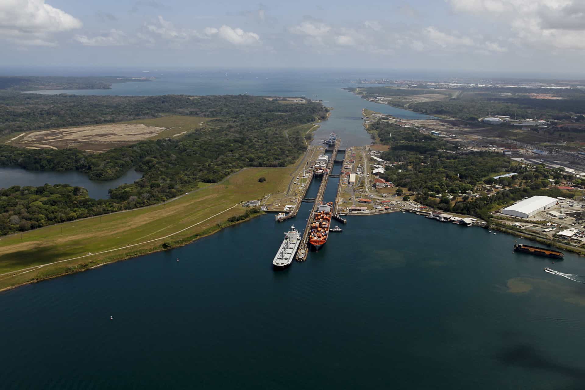 An aerial view of the Gatun locks on the Atlantic side.