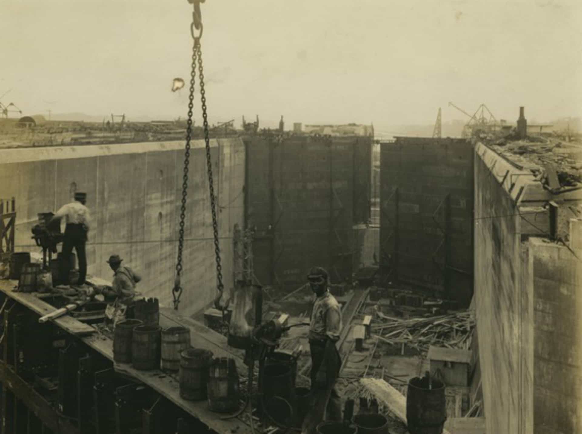Ernest Hallen's 1912 image of Gatun Upper Locks.