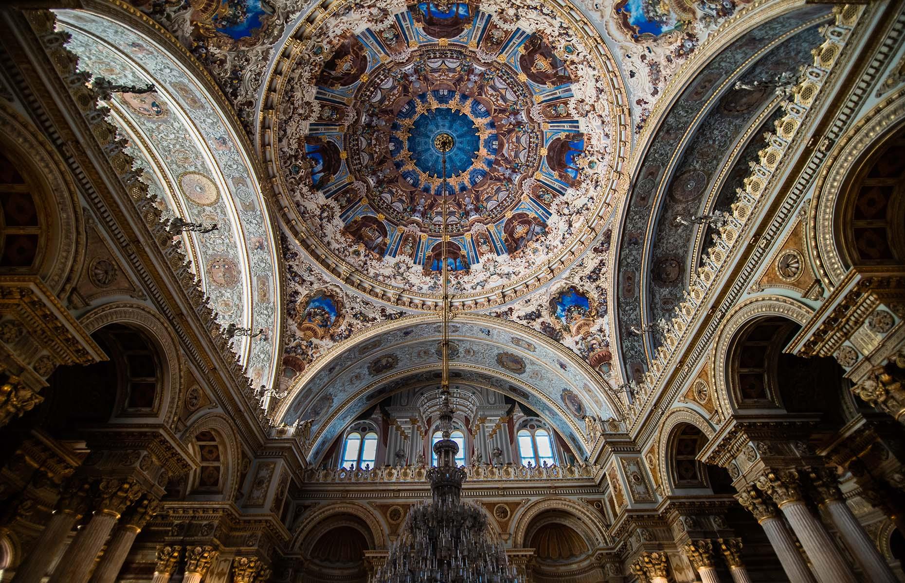 Inside the world’s most luxurious palaces - duitsland-vakantieland : An amazing photo capturing an stunning landscape. Its hues are just vibrant and blend ideally. Its layout looks wonderful, with the details are very clear.