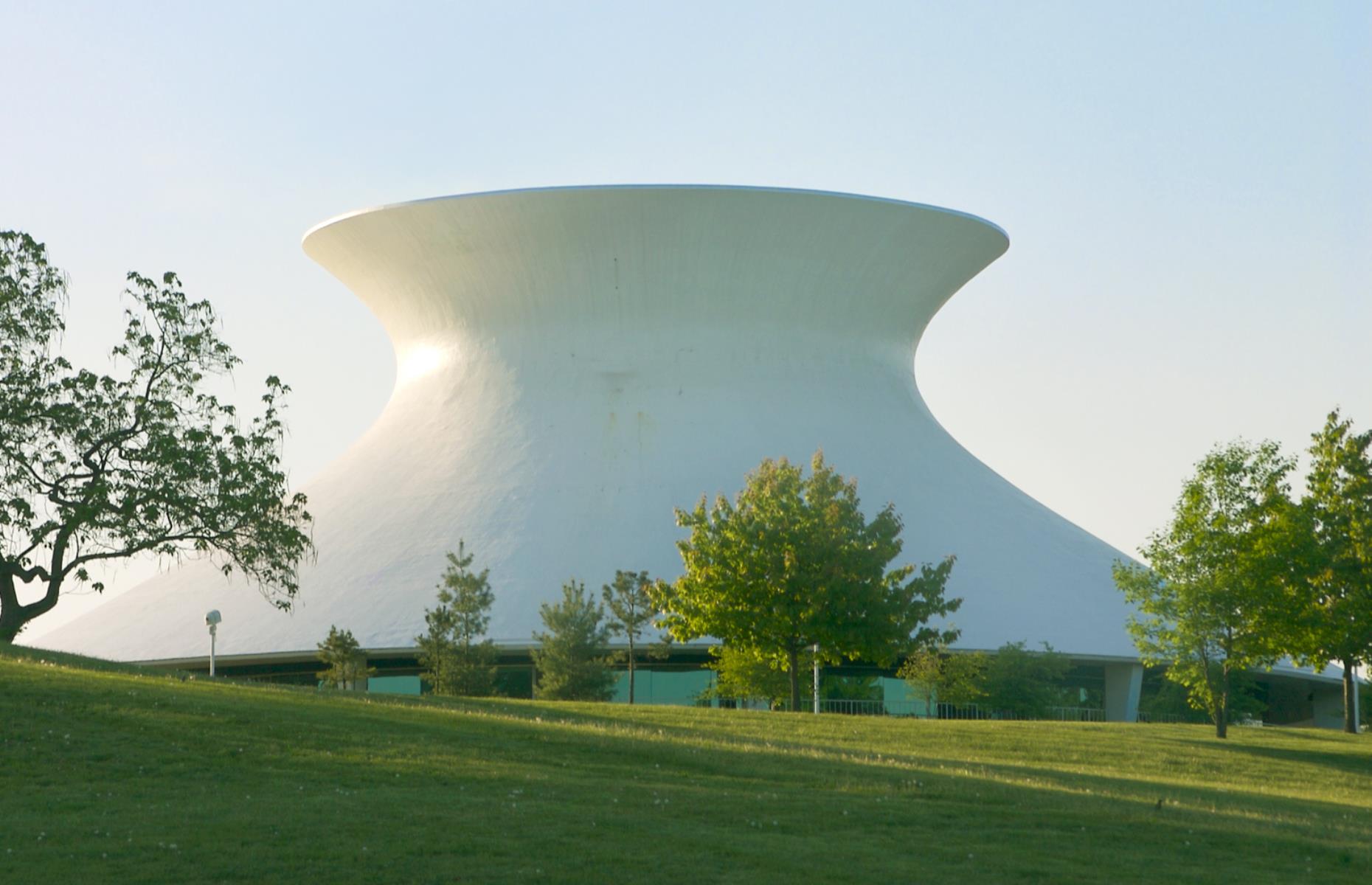 <p>Science buffs will love <a href="https://www.slsc.org/">this modern museum in St Louis</a>. It's family friendly with tons of interactive exhibits, covering everything from the environment to world discoveries. Most sections are completely free to explore, but you'll need to buy a ticket for planetarium shows and other special events. The Science Center is currently operating at reduced capacity and you'll need <a href="https://www.slsc.org/visit/explore-safe/">a timed ticket reservation</a> to enter. </p>