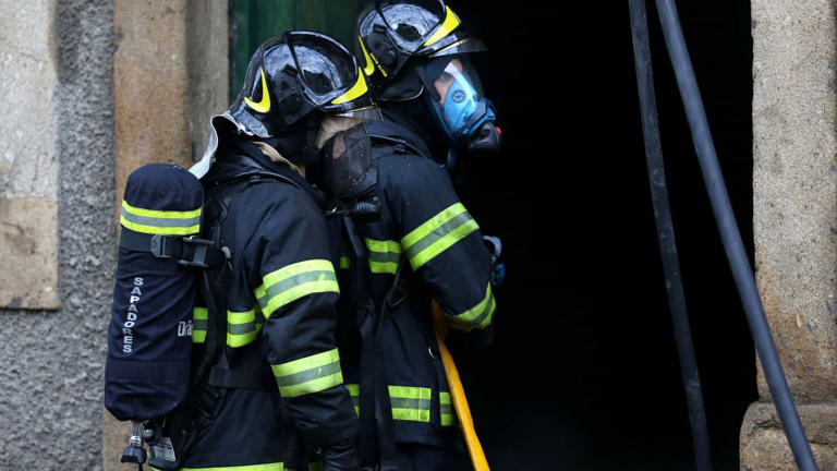 O Ministério Público está a investigar o incêndio que destruiu em 2021 uma casa de três andares na zona da Lapa, no centro do Porto, e cujos proprietários suspeitam de fogo posto.
