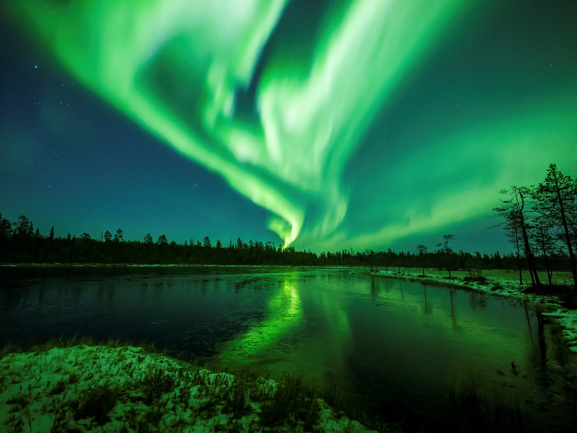 a 'hole' 30 times earth's size has spread across the sun, blasting solar winds that'll hit our planet by end of this week