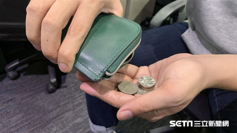 鼻孔朝天 眉尾散眼神昏 牙齒疏落 嘴巴不關緊 命運線自指縫外漏等手面相 要好好守財 可多讚美祭禱神來消除災禍 Alpineatks 的網誌