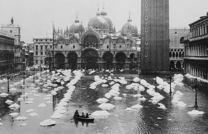 19 of 64 Photo in Gallery: On 18 December 1933, a cloudburst appeared over Venice,&nbsp;Italy. As a result, the area's sea levels rose four feet (1.3m) higher than usual and the city's canals spilled over. According to an article held in the National Library of Australia "houses were flooded and gondoliers were unable to navigate through the rough water."&nbsp;While no one in Venice lost their life, 15 people were killed in the nearby village of&nbsp;Chioggia. By 28 December, heavy snowfall caused icebergs to gather on&nbsp;top of the newly formed lake in St. Mark's Square.