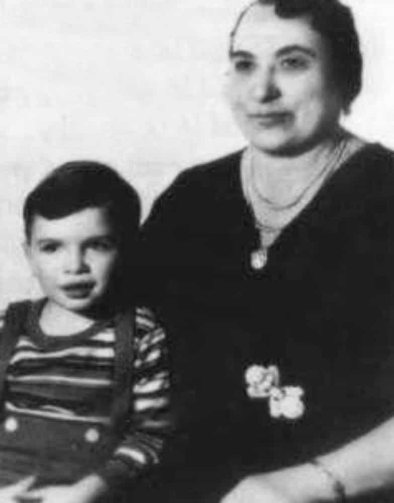 <p>Alphonse Gabriel Capone was born in Brooklyn, New York, on January 17, 1899. His parents were Italian immigrants from Angri, a small town near Naples. Capone is pictured as a youngster with his mother.</p>