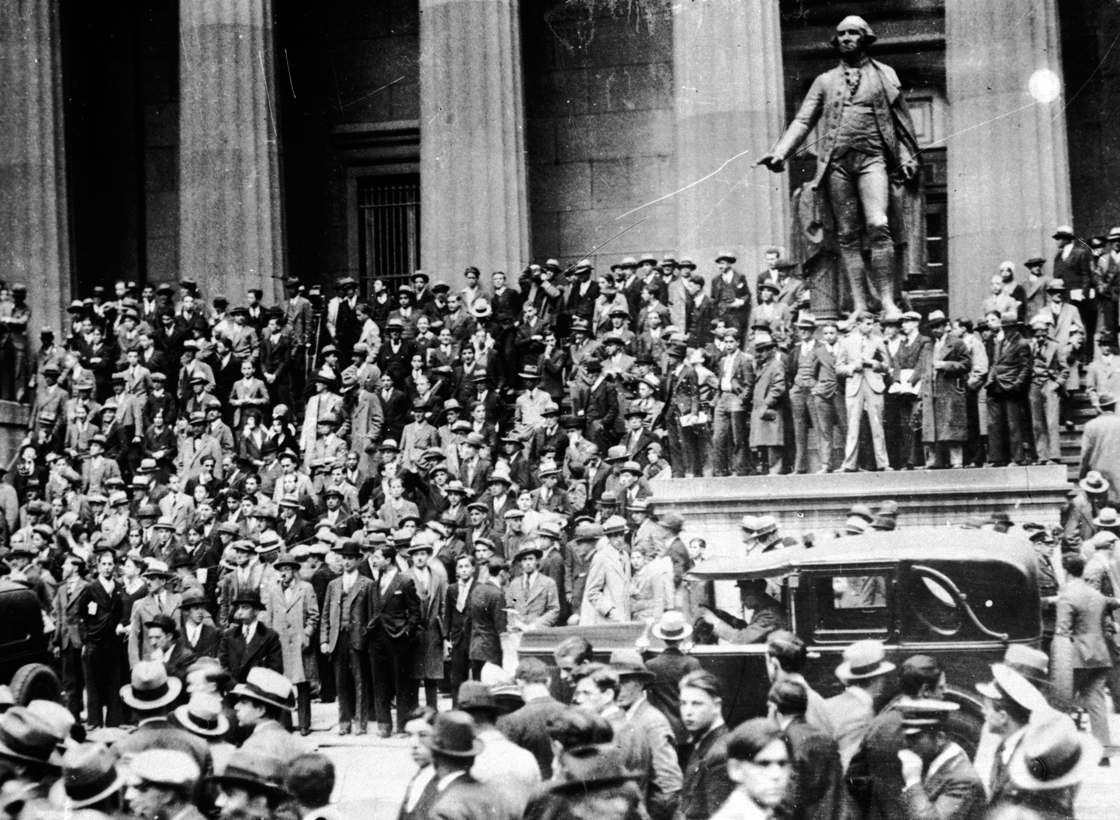 1929 год великая депрессия. В октябре 1929 г. крах Нью-йоркской фондовой биржи. Крах Уолл стрит 1929. Биржевой крах на Уолл стрит 1929. 24 – 29 Октября 1929 г. – биржевой крах..