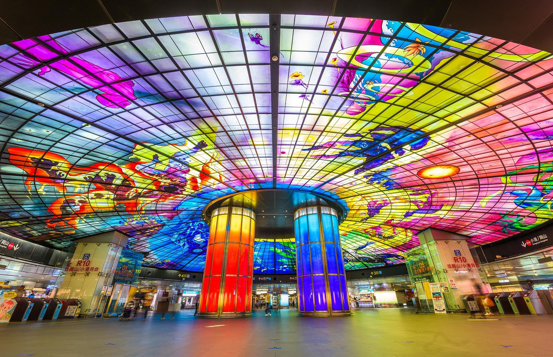 <p>The kaleidoscope-like glass ceiling at the Formosa Boulevard station is said to be the largest glass work in the world. Consisting of 4,500 glass panels, it’s made by Italian designer Narcissus Quagliata, who called it <em>Wind, Fire and Time</em>.</p>