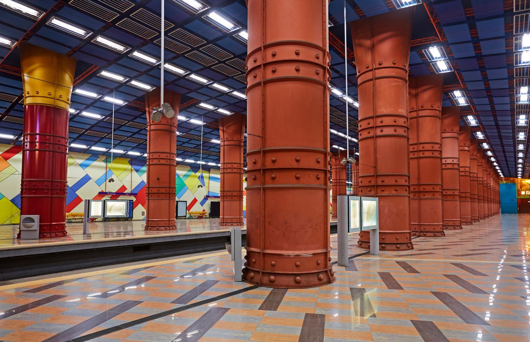 Authorities don't always need to spend a lot of money on lavish materials to make a metro station spectacular and this station in Budapest is proof. Minimal effort has resulted in maximum impact in the station’s halls where the wall tiles are used to create intricate mosaics.