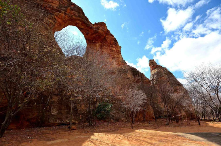  SERRA DA CAPIVARA: fica no Piauí. O Parque Nacional da Serra da Capivara é composto por sítios arqueológicos e formações rochosas curiosas. Faz parte da lista de patrimônio mundial da Unesco (Foto: Chico Rasta/Mtur)